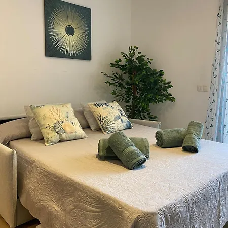 Apartman Tokyo - Modern With Parking & Swimming Pool