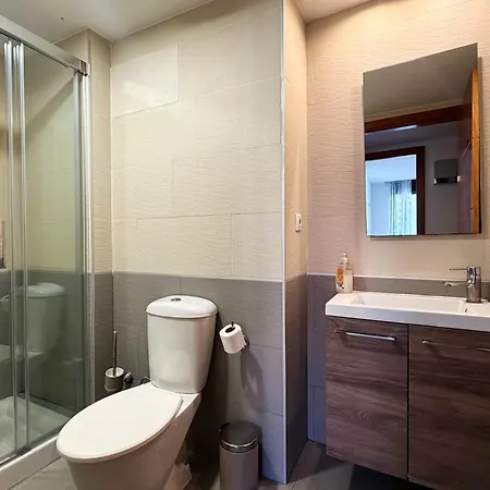 Tokyo - Modern With Parking & Swimming Pool *